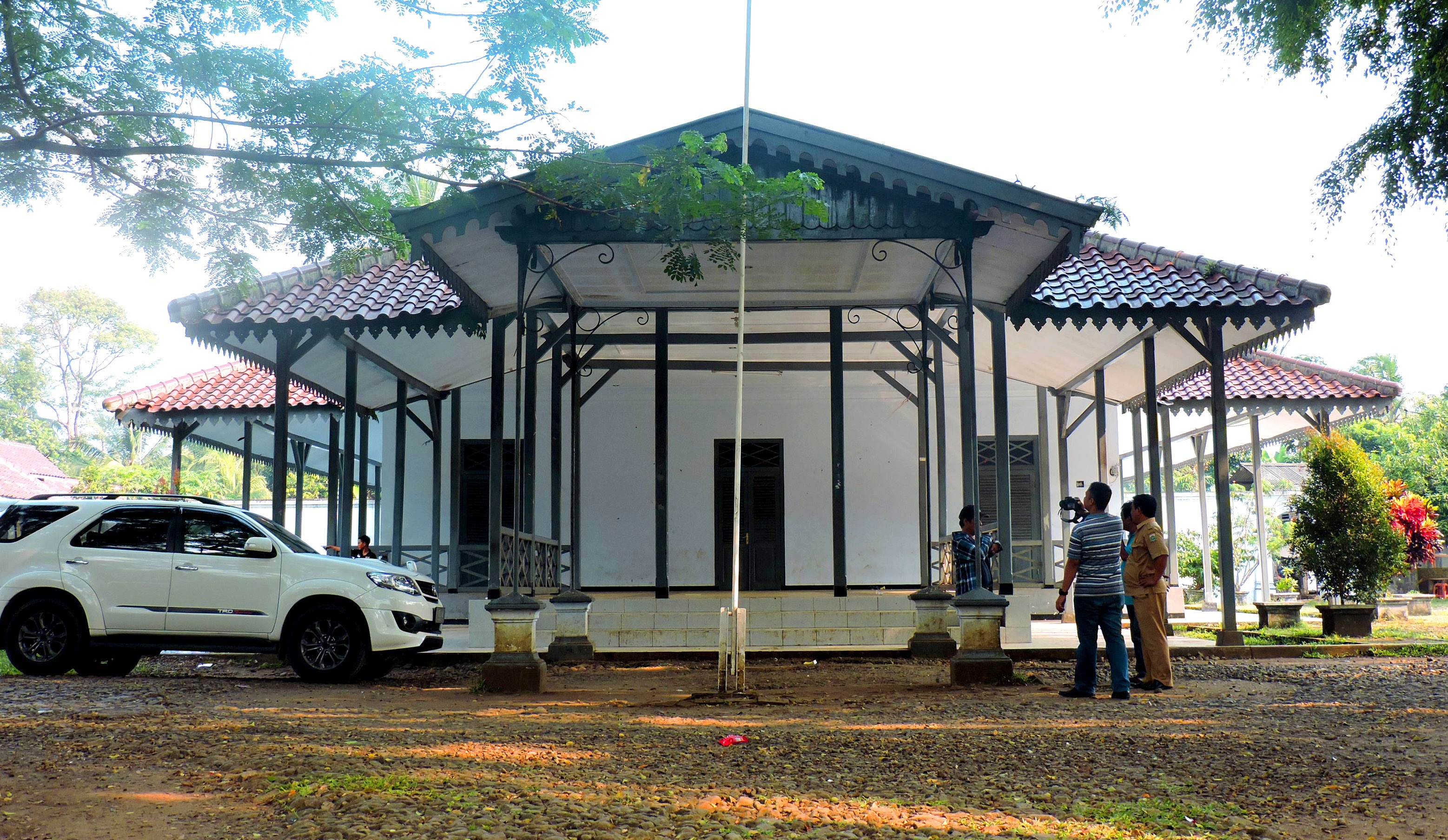 Read more about the article Gedung Bekas Kewedanaan Menes, Gabungan Arsitektur Lokal dan Kolonial