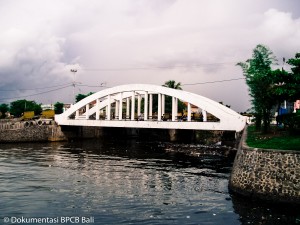 Jembatan Kampung Tinggi Singaraja