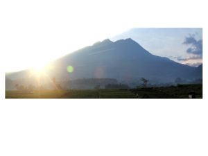 Read more about the article Gunung Pusat Kekuatan Sakral (Peninggalan Arkeologis di Lereng Barat Gunung Lawu)