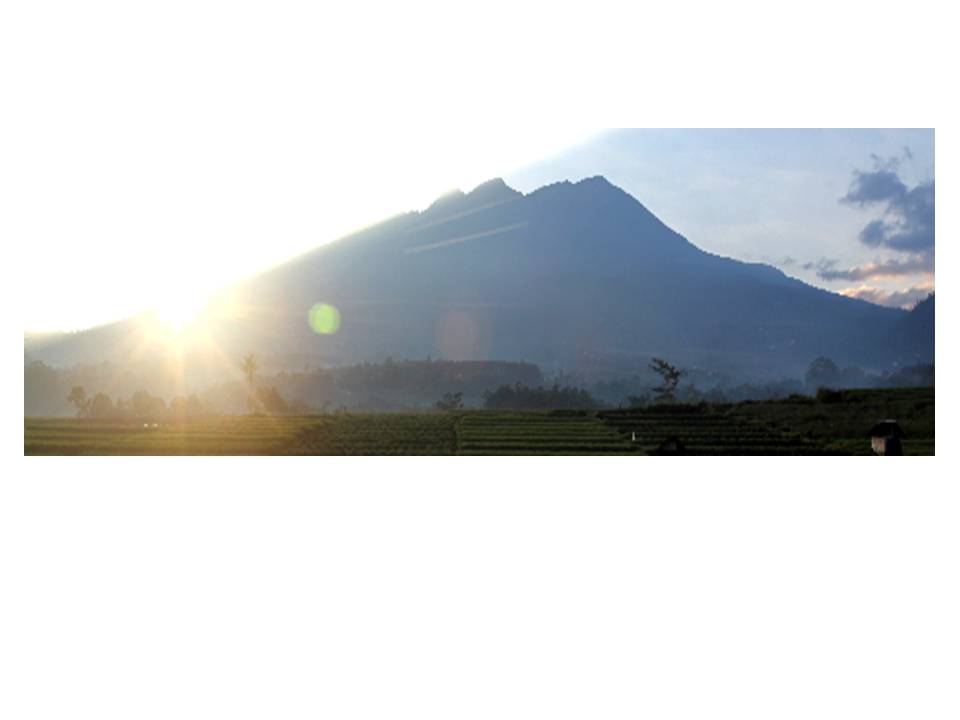 You are currently viewing Gunung Pusat Kekuatan Sakral (Peninggalan Arkeologis di Lereng Barat Gunung Lawu)