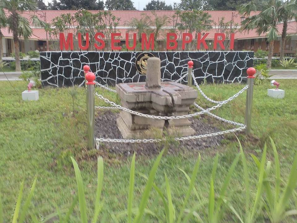 You are currently viewing Lingga di Museum BPKRI Magelang