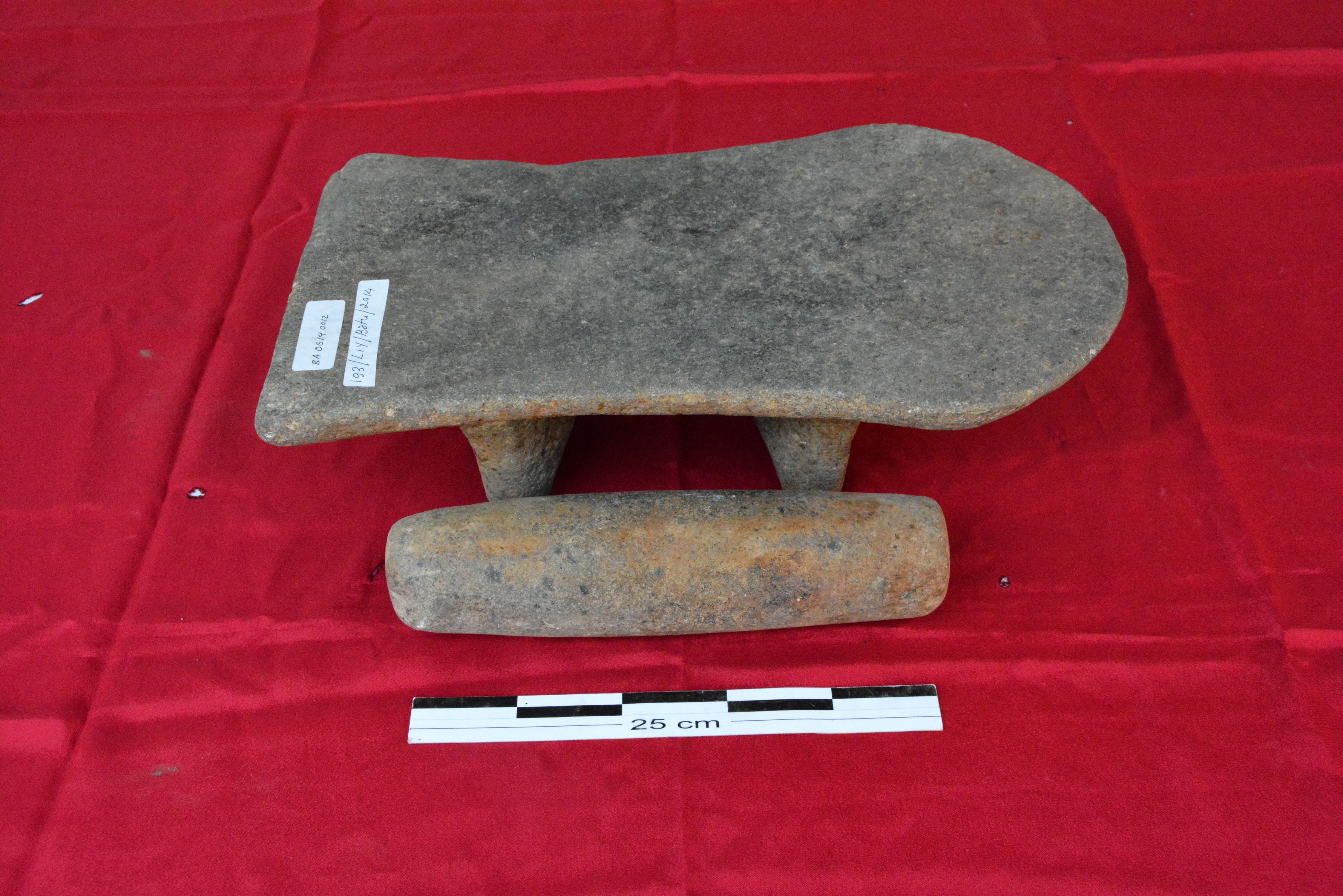 Read more about the article Batu Pipisan, Peralatan Sejak Jaman Prasejarah dan Masih Digunakan Sampai Sekarang