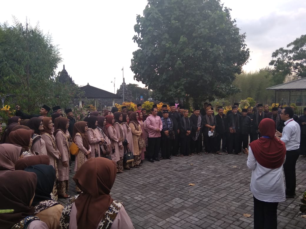 Read more about the article Wakil Walikota Solok Ajak 110 Pemangku Adat Kunjungi Candi Sewu