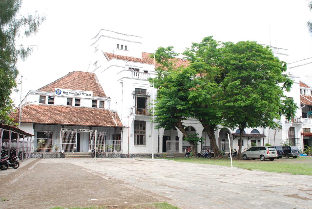 You are currently viewing Bangunan Bekas Kantor SCS (Semarang Cheribon Stoomtrammaatschappij) Tegal