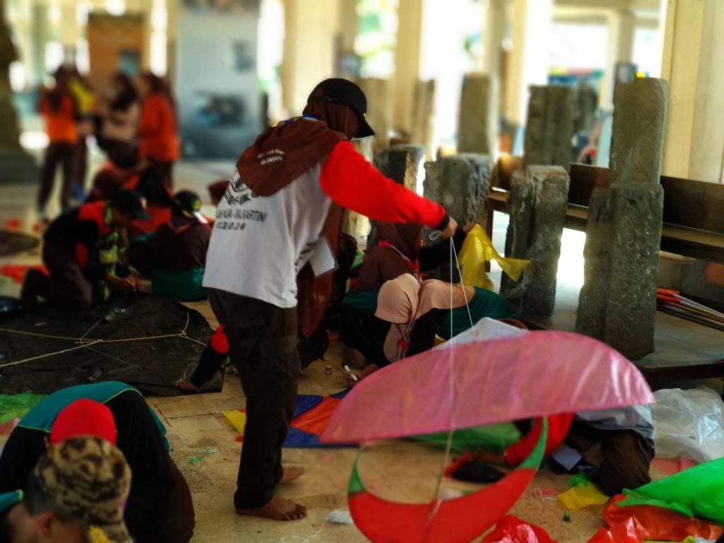 Lomba Layang Layang di Kemah Budaya Majapahit 2018 | Balai Pelestarian - Artikel Kebudayaan Jawa Tentang Permainan Tradisional