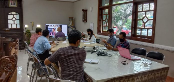  Rapat  Daring  Kegiatan Pemberdayaan Masyarakat Sekitar 