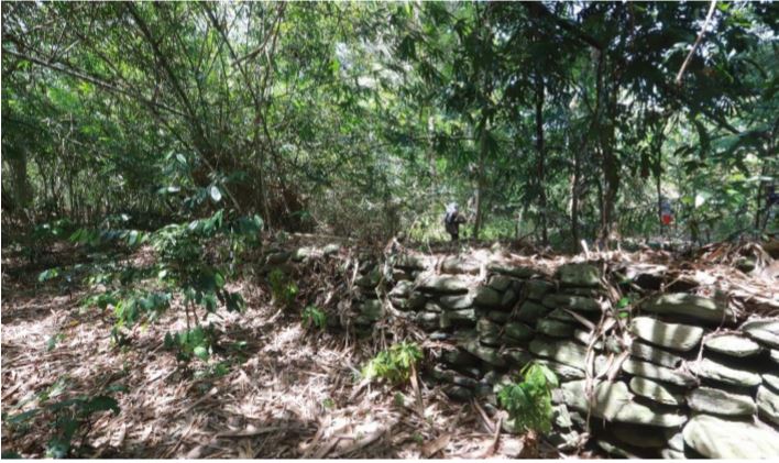 Read more about the article Situs Megalitik Pagar Batu / Lutur Negeri Tihulale