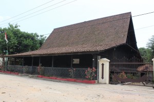 rumah adat Sukadana