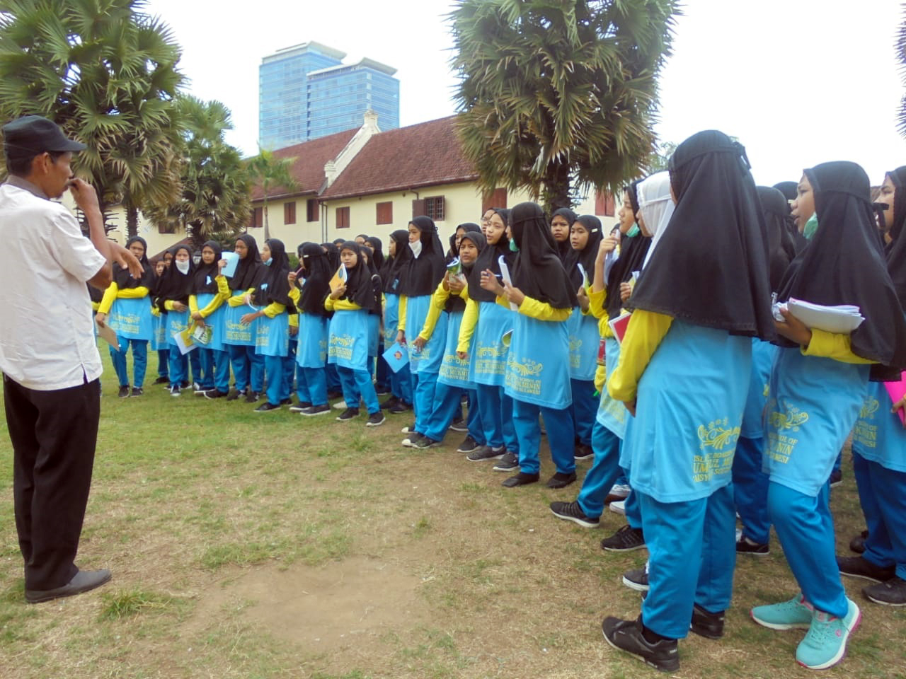 Read more about the article Pondok Pesantren Ummul Mukminin Makassar Gelar Kunjungan  Sejarah