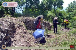 Read more about the article Kelompok kerja Pemugaran melakukan pemetaan/pengukuran di Benteng Masiri