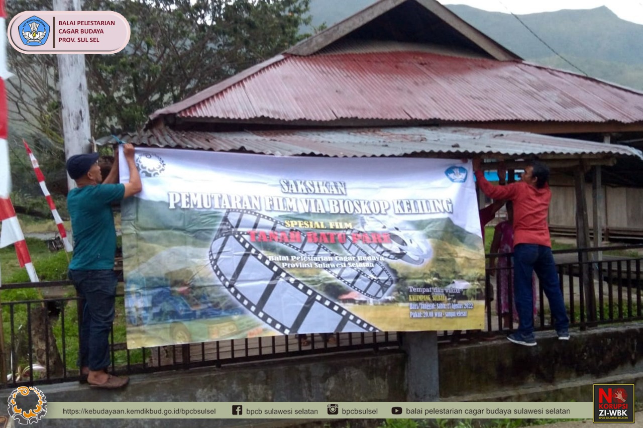 Read more about the article Pemutaran Film dengan Bioskop Keliling di Desa Kalumpang Prov. Sulawesi Barat