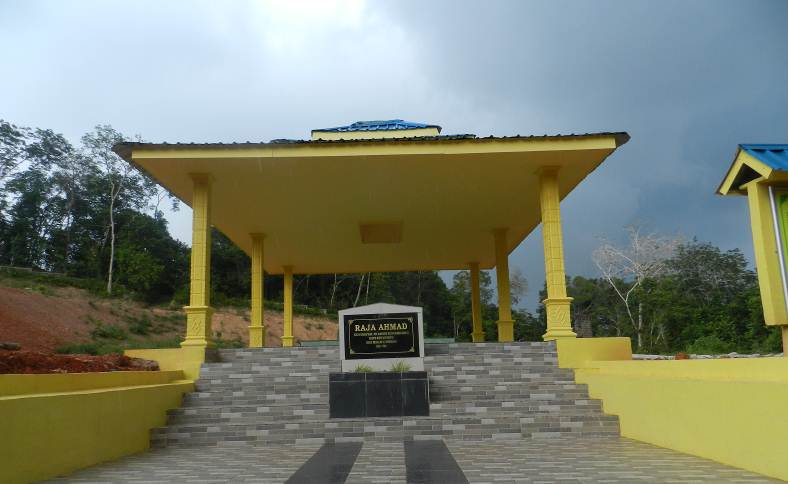 Makam Raja Ahmad di Teluk Bintan, Kepulauan Riau