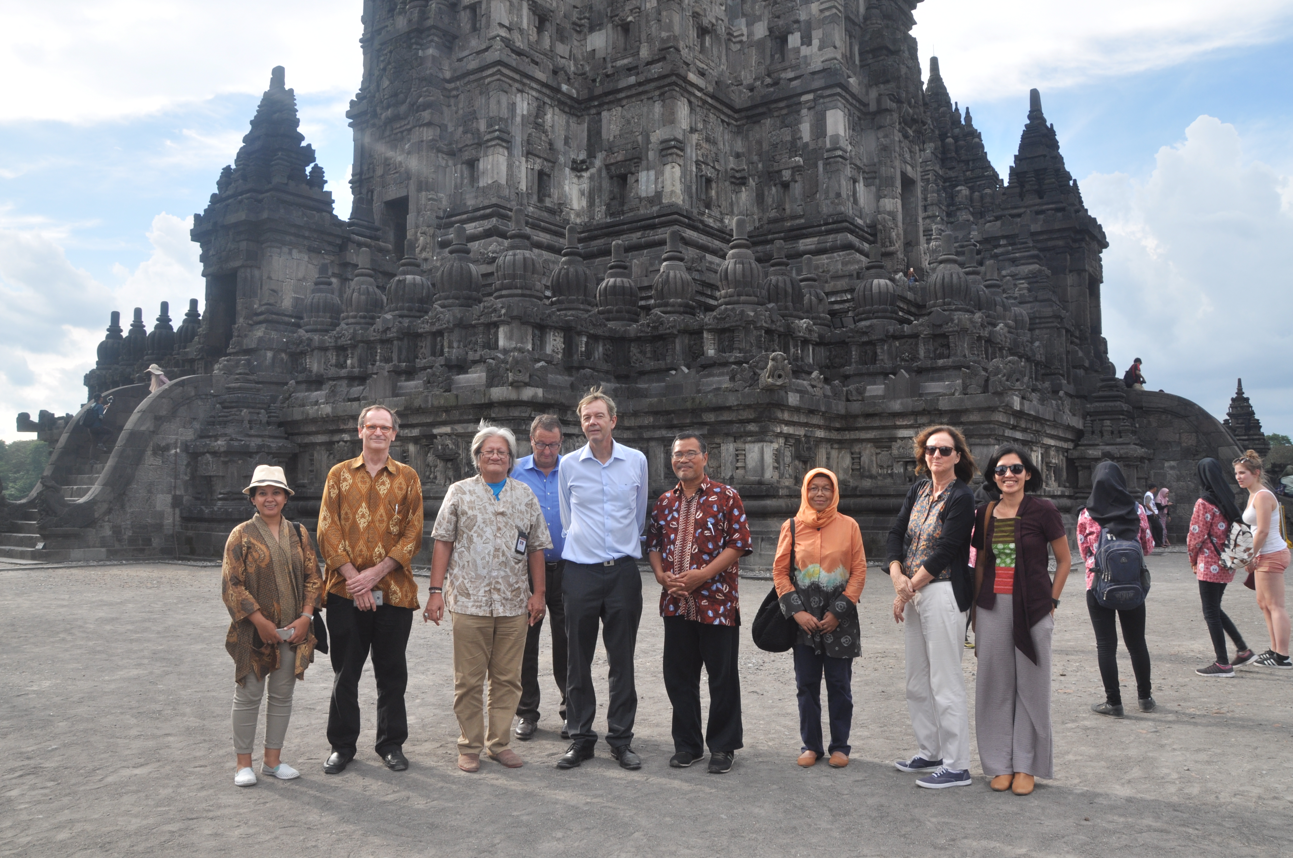 Read more about the article Duta Besar Jerman Berkunjung ke Candi Prambanan
