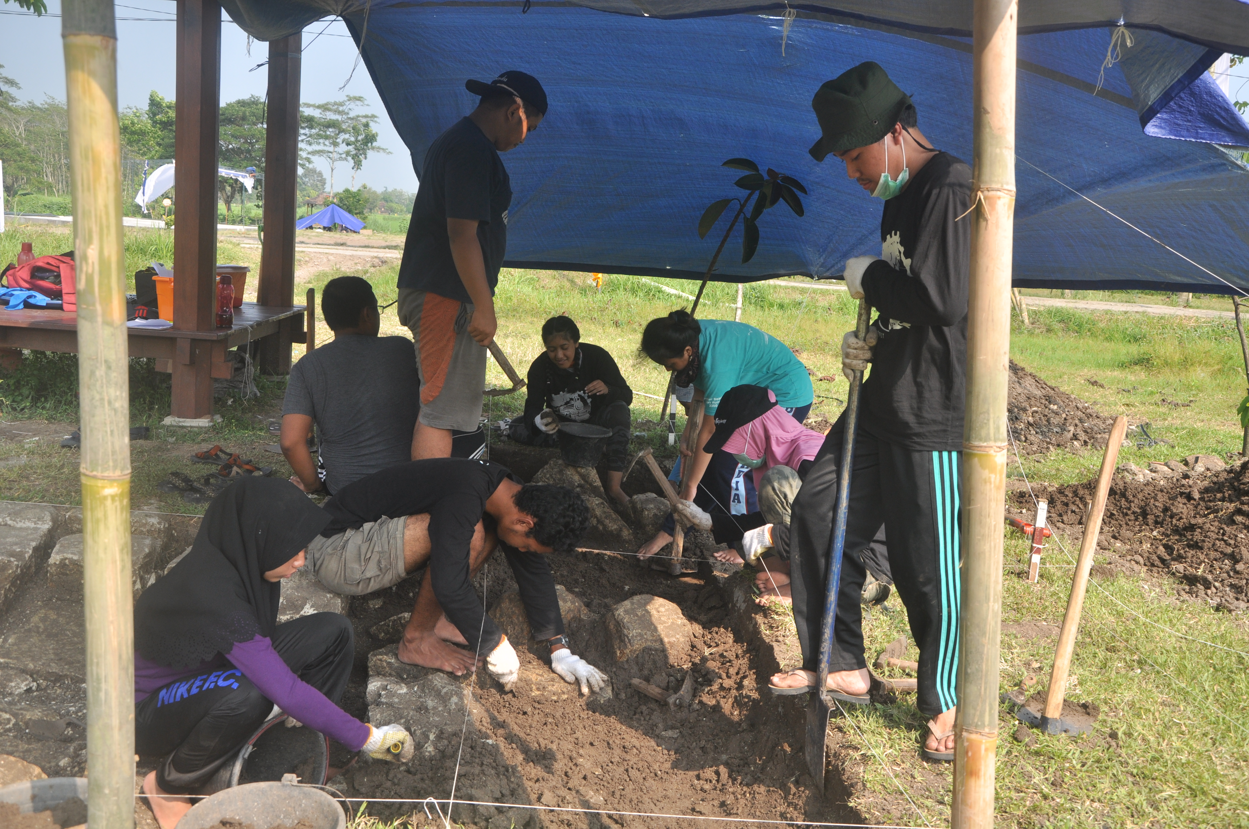 Read more about the article Kegiatan Ekskavasi Penyelamatan di Candi Banyunibo