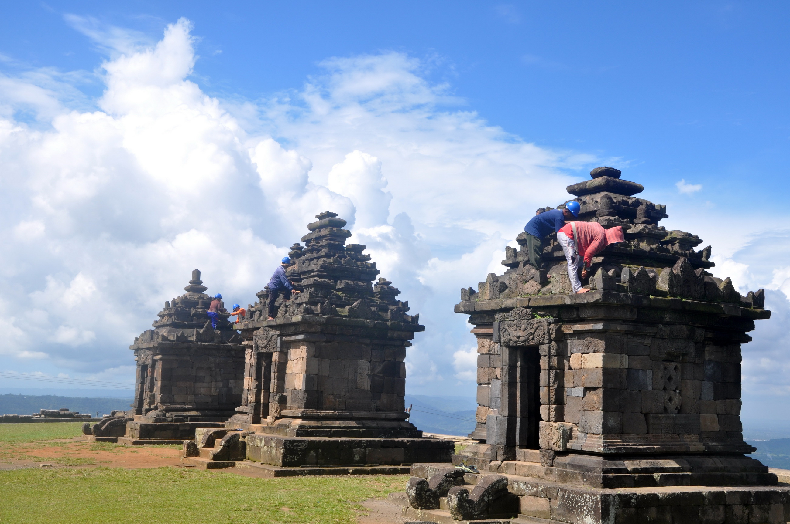 Read more about the article Menjaga Keindahan Candi Ijo
