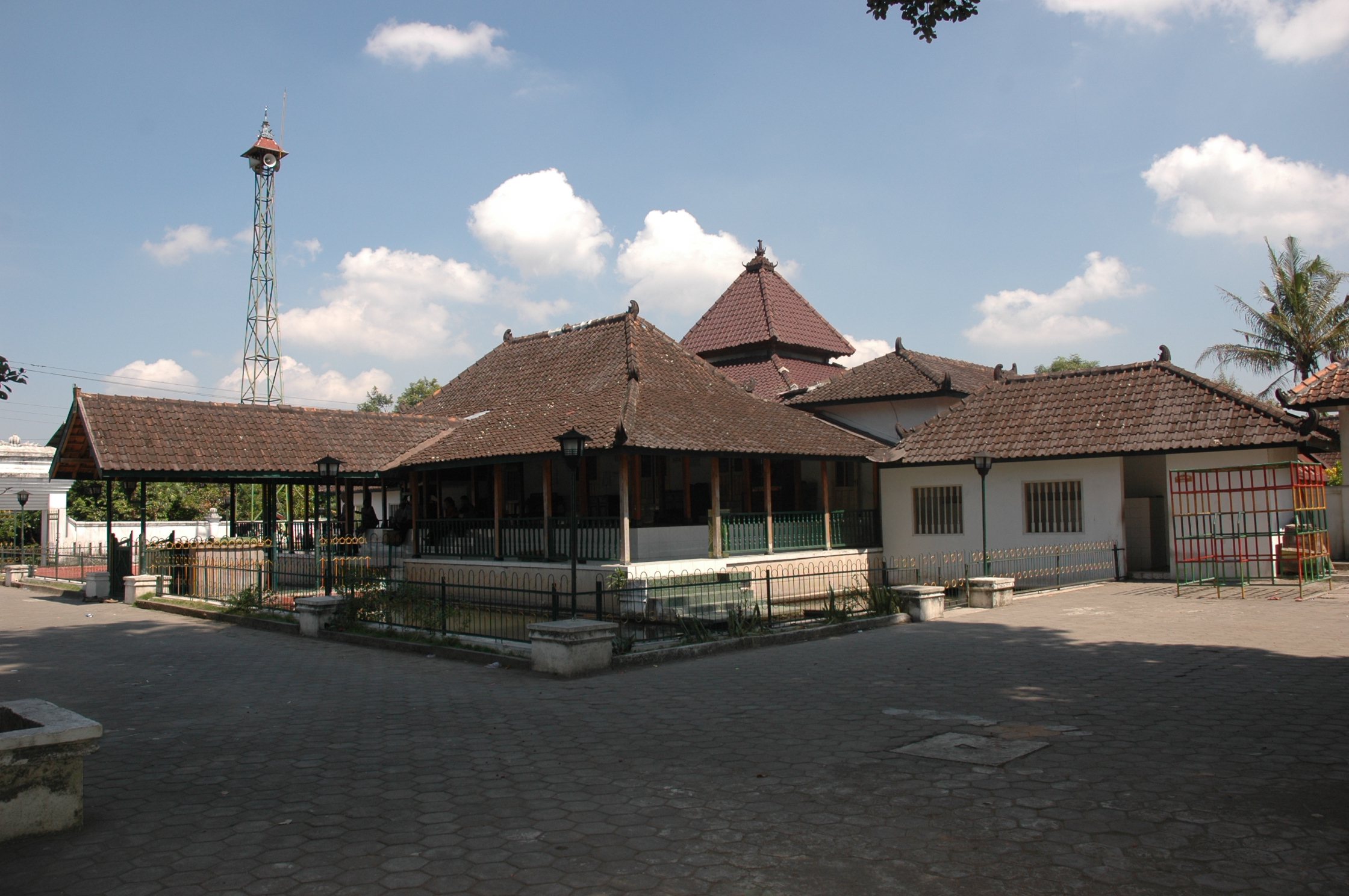Read more about the article Masjid  Plosokuning