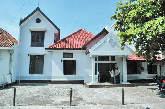 Read more about the article Rumah Tinggal (Gedung ELTI)
