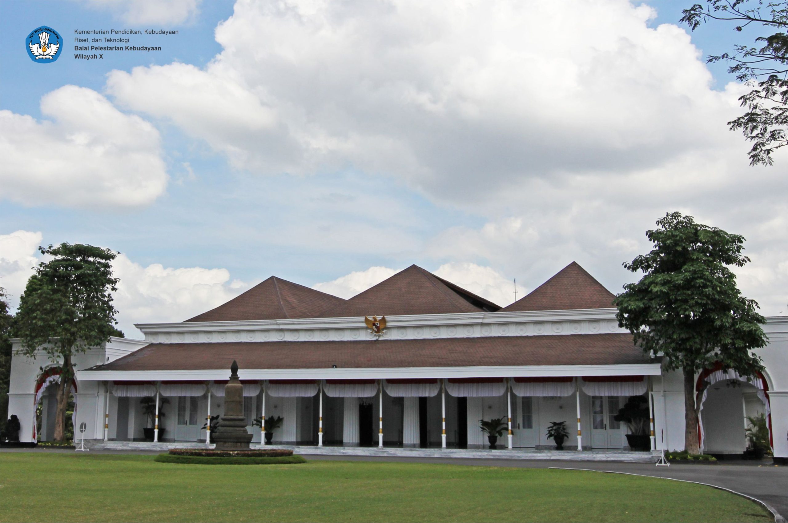 Read more about the article Istana Kepresidenan Yogyakarta (Gedung Agung)