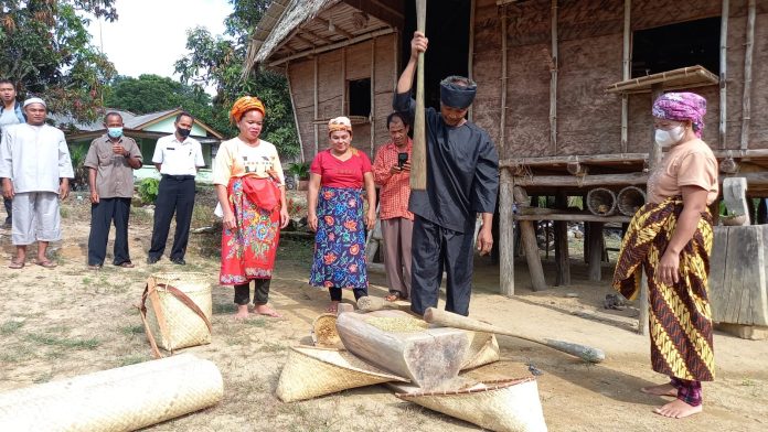 Orang Mapur Dangkel di Air Abik, Bangka