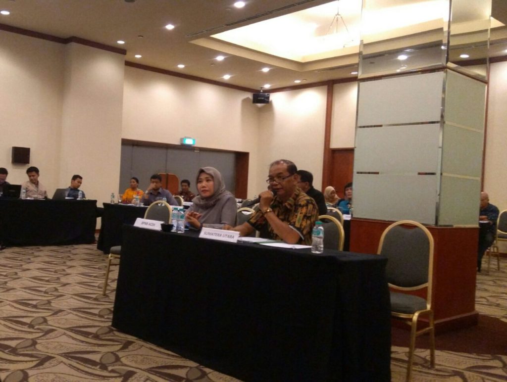 Kepala BPNB Aceh dan perwakilan dari Disbudpar. Provinsi Sumatera Utara saat sidang penetapan Warbudnas Sumut.