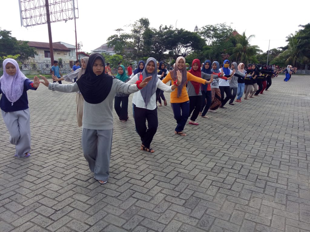 Latihan tarian pembukaan Sail Sabang 2017.