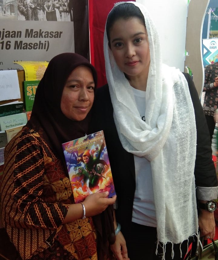 Marcela Zalianty di stand expo BPNB Aceh.