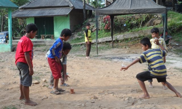 Balai Pelestarian Nilai Budaya Jawa Barat - Artikel Kebudayaan Jawa Tentang Permainan Tradisional