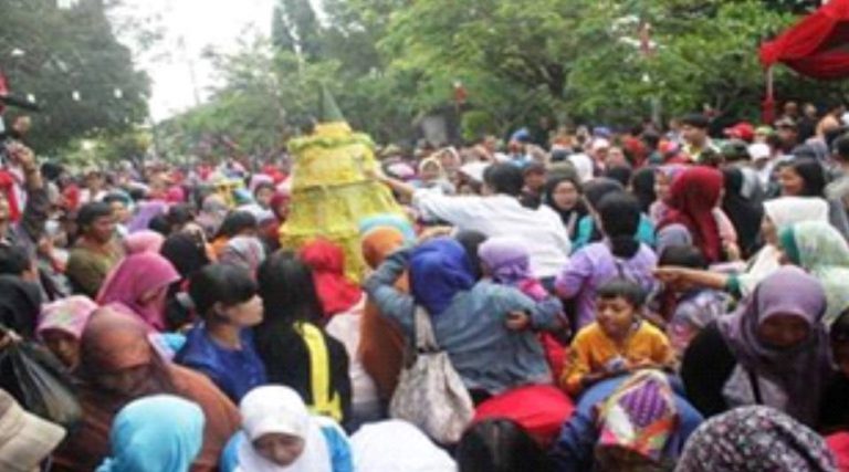 Read more about the article Upacara Tradisional Babarit di Kabupaten Kuningan