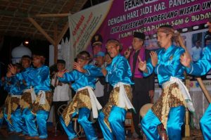 Read more about the article Dzikir Saman, Seni Tradisional Bernafaskan Islam di Pandeglang