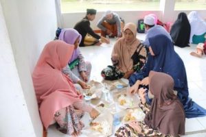 Read more about the article Babacakan, Tradisi Makan Bersama Masyarakat Banten