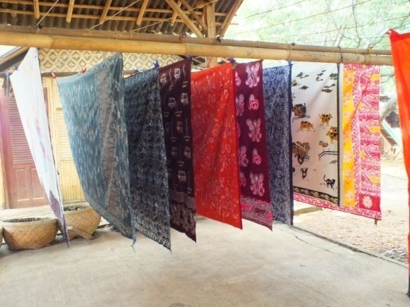 Melihat Proses Pembuatan Batik Betawi di Setu Babakan - Balai