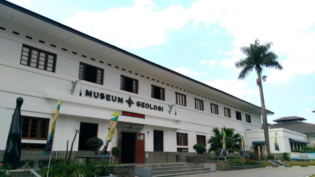 You are currently viewing Cagar Budaya Museum Geologi Bandung