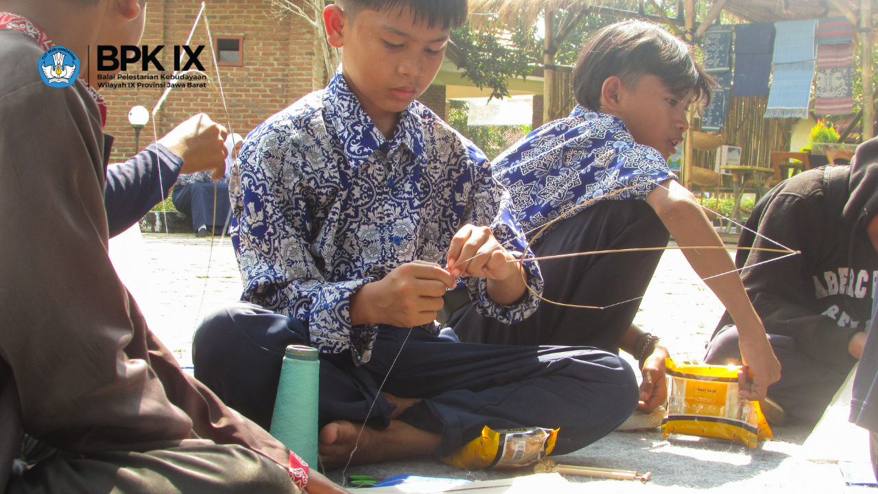 You are currently viewing Kampung Bermain: Menjaga Warisan Budaya di Festival Simfoni Citarum 2024