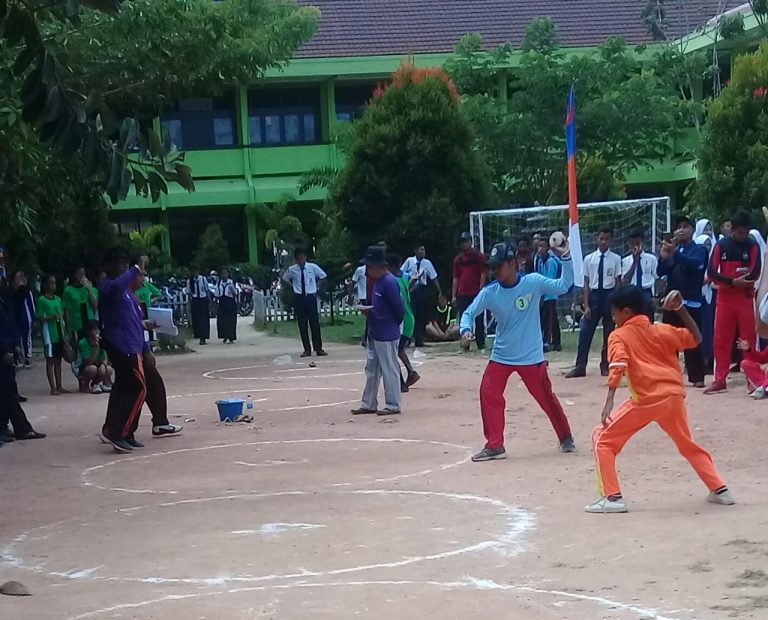 Dalam rangka untuk melestarikan dan memperkenalkan permainan tradisio - Permainan Tradisional Dari Kalimantan Barat