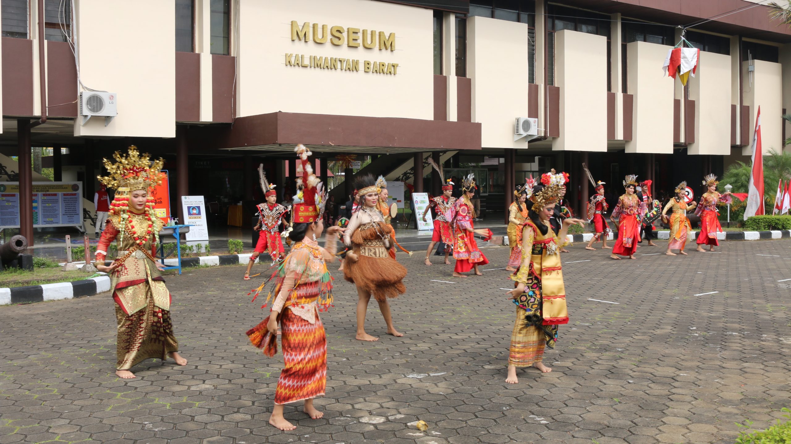 Memperkenalkan Nilai Budaya Dalam Bentuk Kesenian Daerah Pada Gebyar Kemerdekaan Tahun 2020 Balai Pelestarian Nilai Budaya Kalimantan Barat