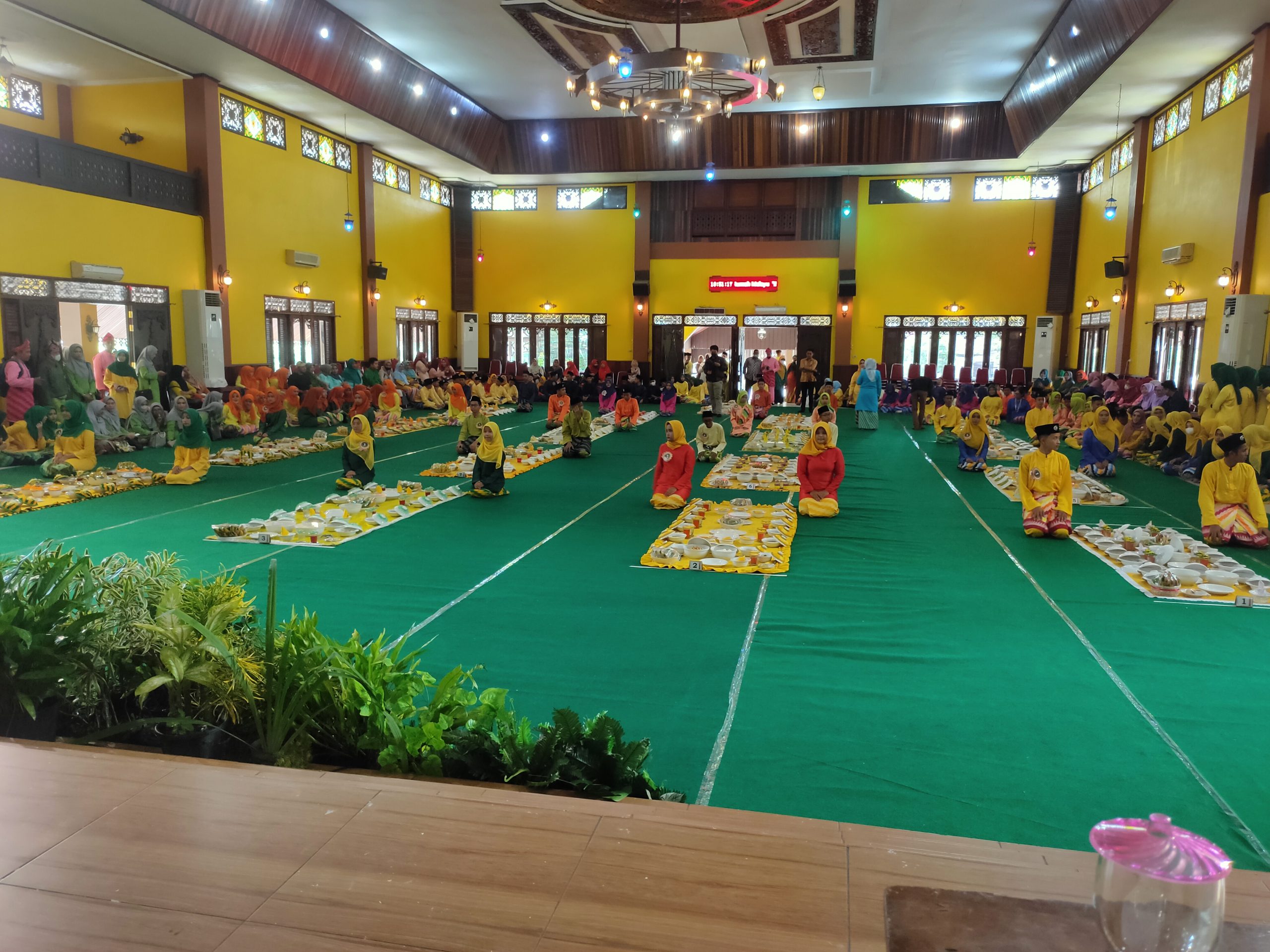 Read more about the article Lestarikan Budaya Lokal, Lewat Festival Saprahan Tingkat SMP se Kota Pontianak