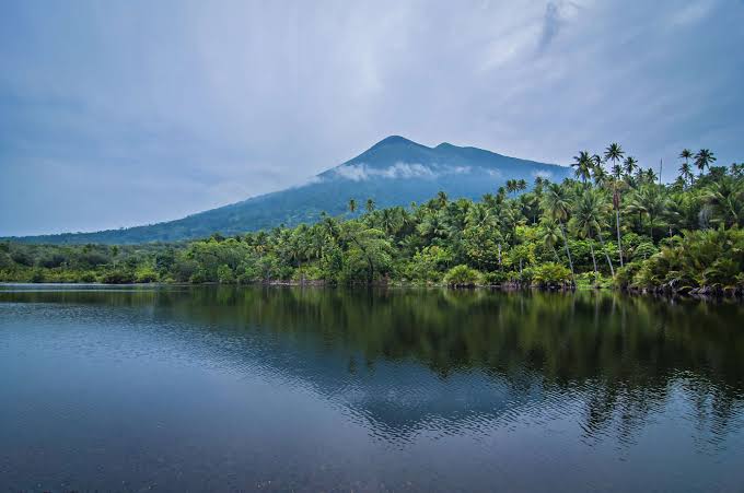 Asal Mula Danau Tolire | Balai Pelestarian Nilai Budaya Maluku