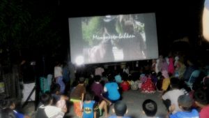 Read more about the article Pemutaran Bioskop Keliling di Desa Pambusuang, Kecamatan Balanipa, Kabupaten Polewali Mandar, Sulbar