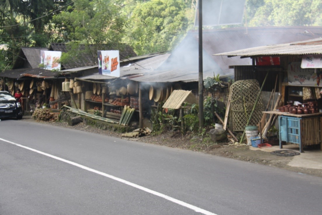 Read more about the article Peta Budaya : Tempat Pajangan Kerajinan Bambu & Geraba Tanah Liat