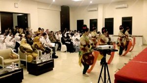 Antusiasme peserta menikmati kesenian daerah dalam kegiatan Jejak Tradisi Budaya Regional Tahun 2016 
