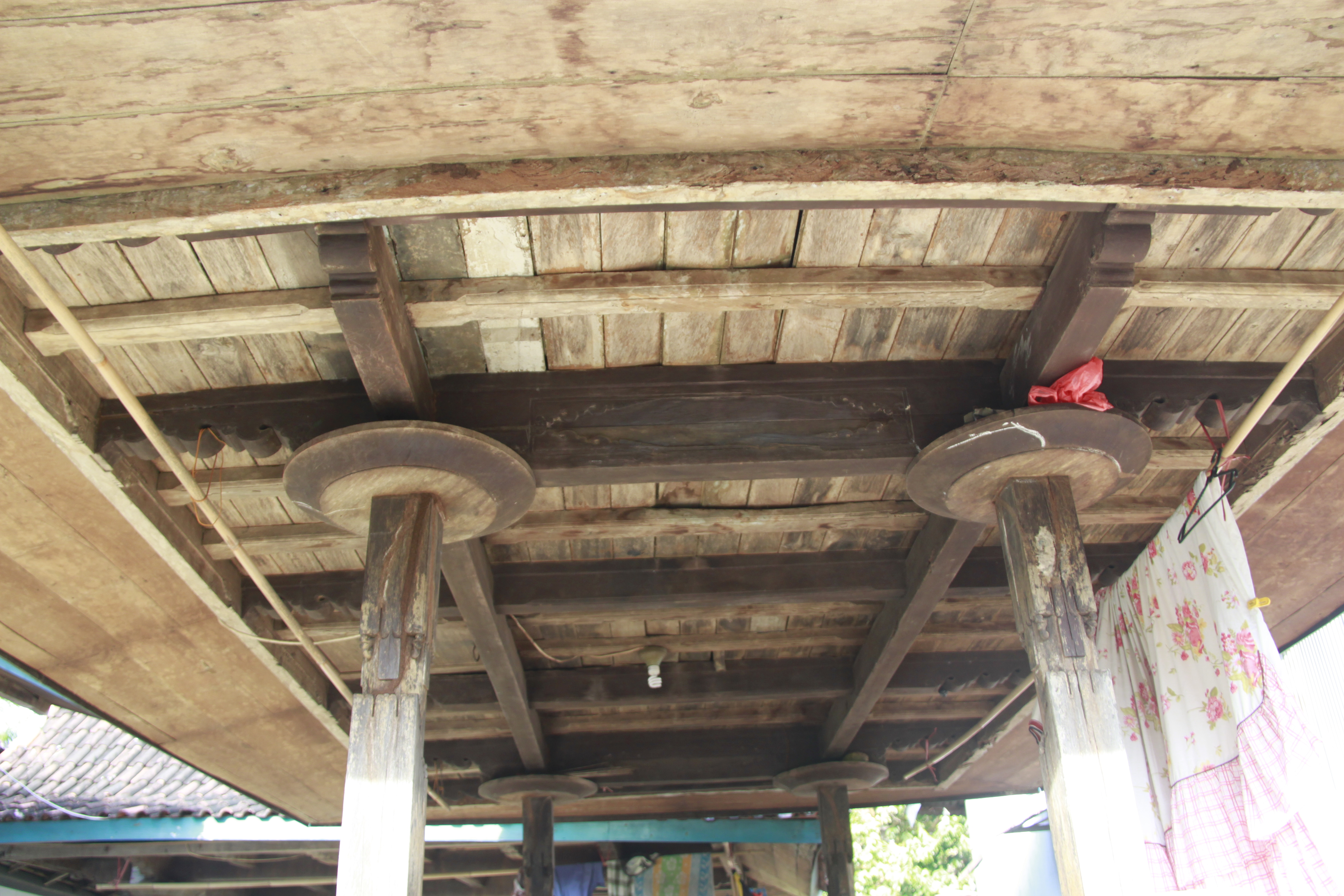 Dhurung Arsitektur Tradisional Khas Pulau Bawean