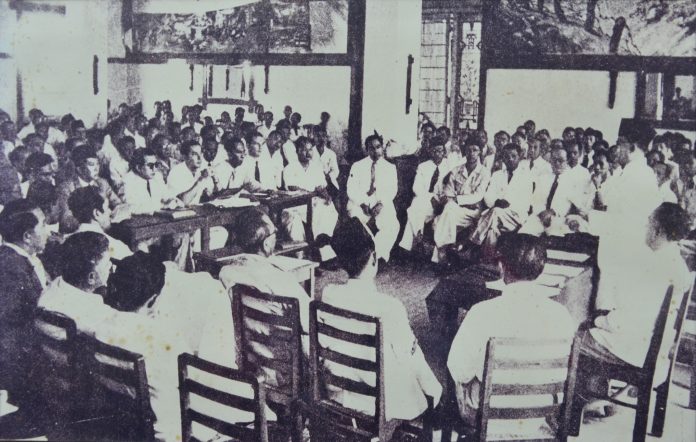 KII (Konferensi Inter Indonesia) Pertama di Yogyakarta 19-22 Juli 1949 diketuai M. Hatta