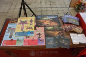 Kenang-kenangan dari stand BPSMP Sangiran