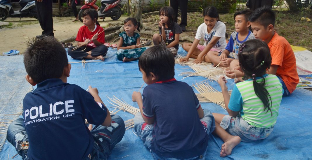 pendidikan khusus masyarakat adat