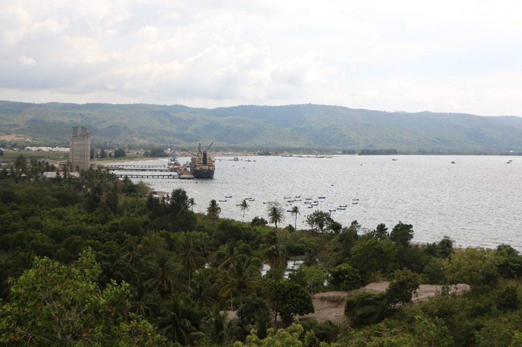 Teluk Lamreh Krueng Raya, tempat pangkalan militer armada Inong Balee yang sekarang menjadi Pelabuhan Malahayati.