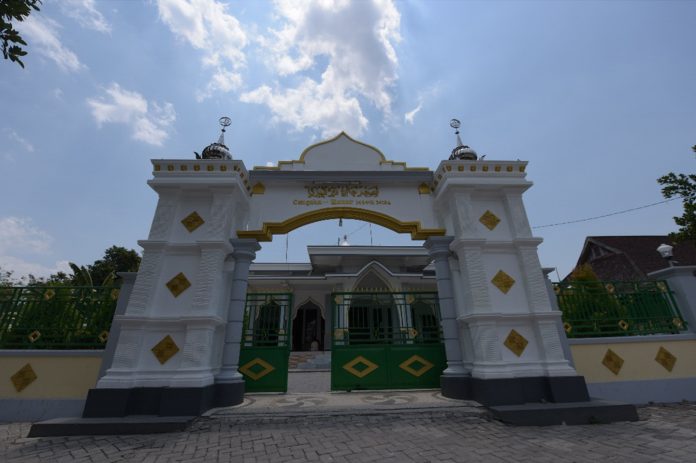 Masjid Cangaan adalah masjid tertua di Bojonegoro.