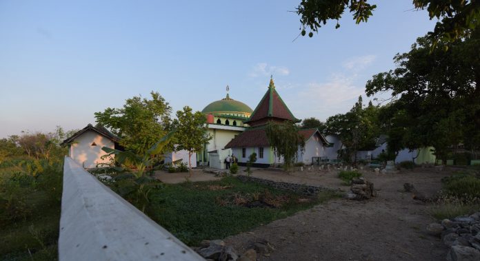 Masjid Tiban Babussalam, masjid tua di Kabupaten Probolinggo, Jawa Timur.