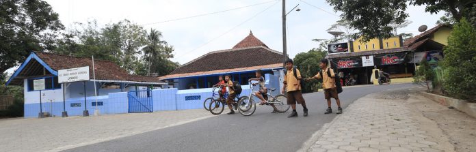 Masjid Al Iman Lowano di Desa Loano Kecamatan Loano Kabupaten Purworejo. (foto: Suparno)