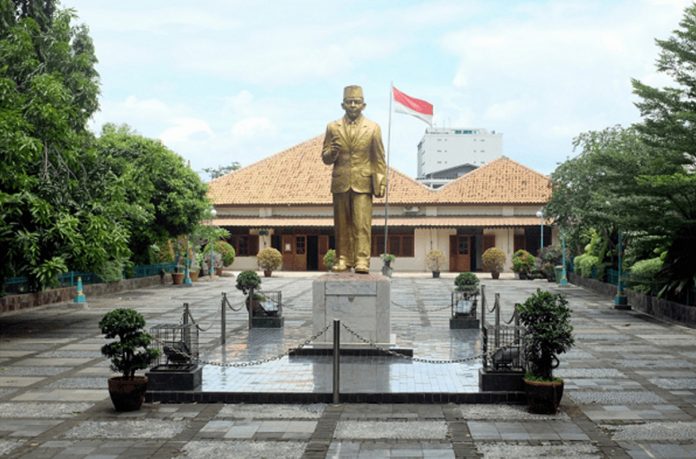 Museum Mohammad Husni Thamrin di Jl. Kenari II, No.15, Jakarta.