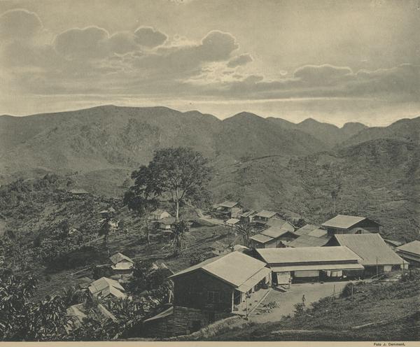 Tambang Batu Bara Ombilin di Sawahlunto ca 1915. (J. Demmeni/KITLV)